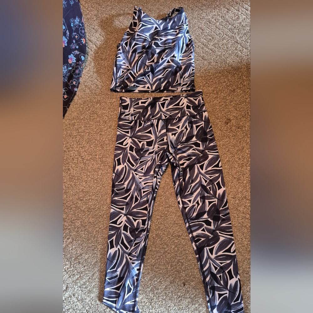 Safe Collective Blue & White Leaf-Print Leggings& Bra Set Sz.M